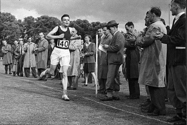 Alan Turing finishing a race, 1946